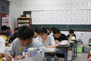 专业氛围组！字母哥哥模仿利拉德绝杀 致敬“学詹背打庄神”？